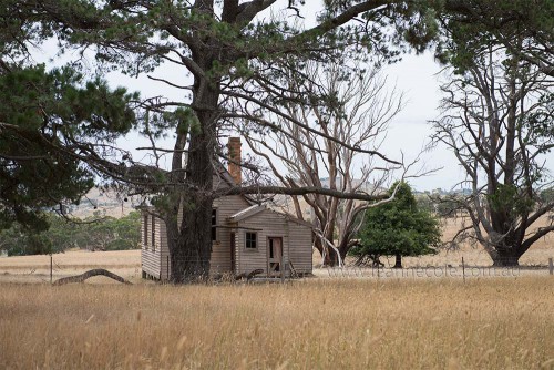 emu-flats-schoolhouse-abandoned-raw