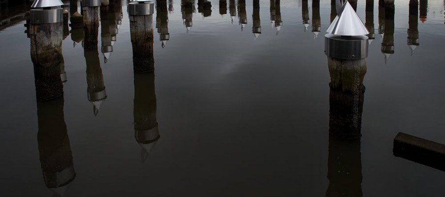 docklands-melbourne-piers-posts-harbour
