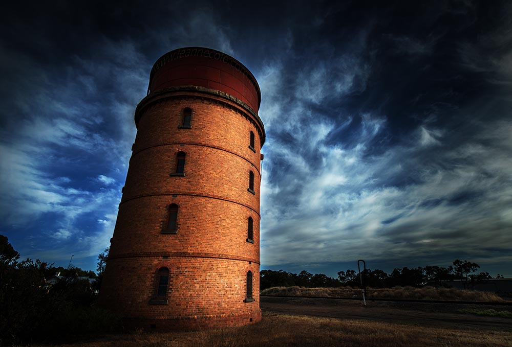 Australia-warracknabeal-water-tower-colour