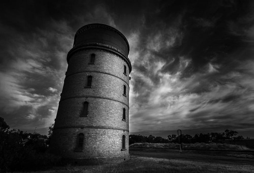 Australia-warracknabeal-water-tower-monochrome