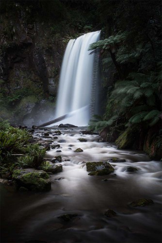 fineart-blurred-waterfall-ferns-hopetoun