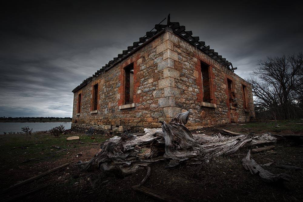 old-abandoned-house-reservoir-newstead