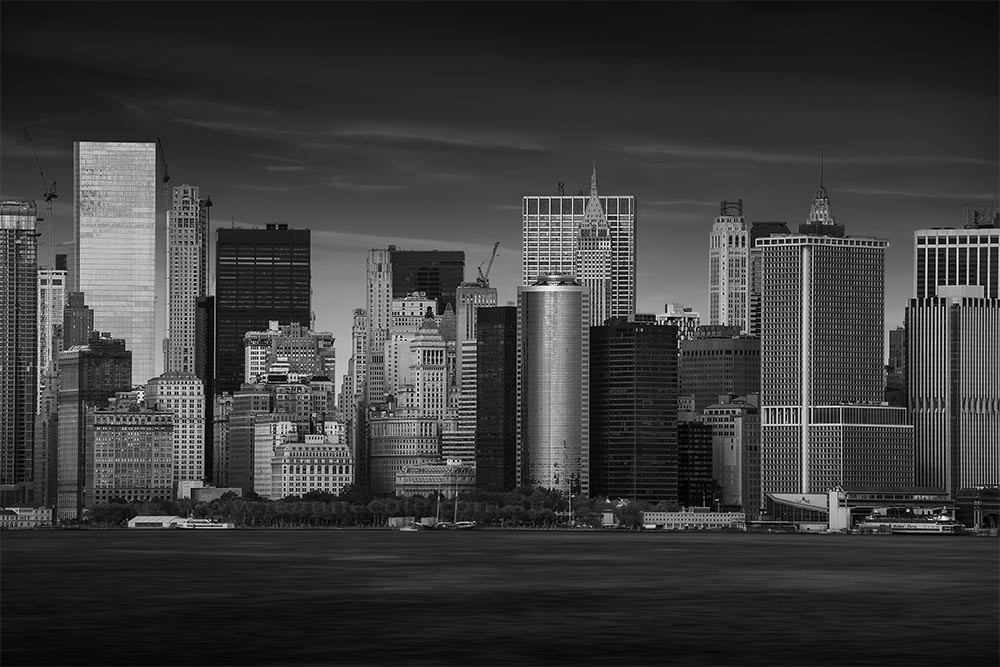skyline-buildings-skyscrapers-river-newyork-mono