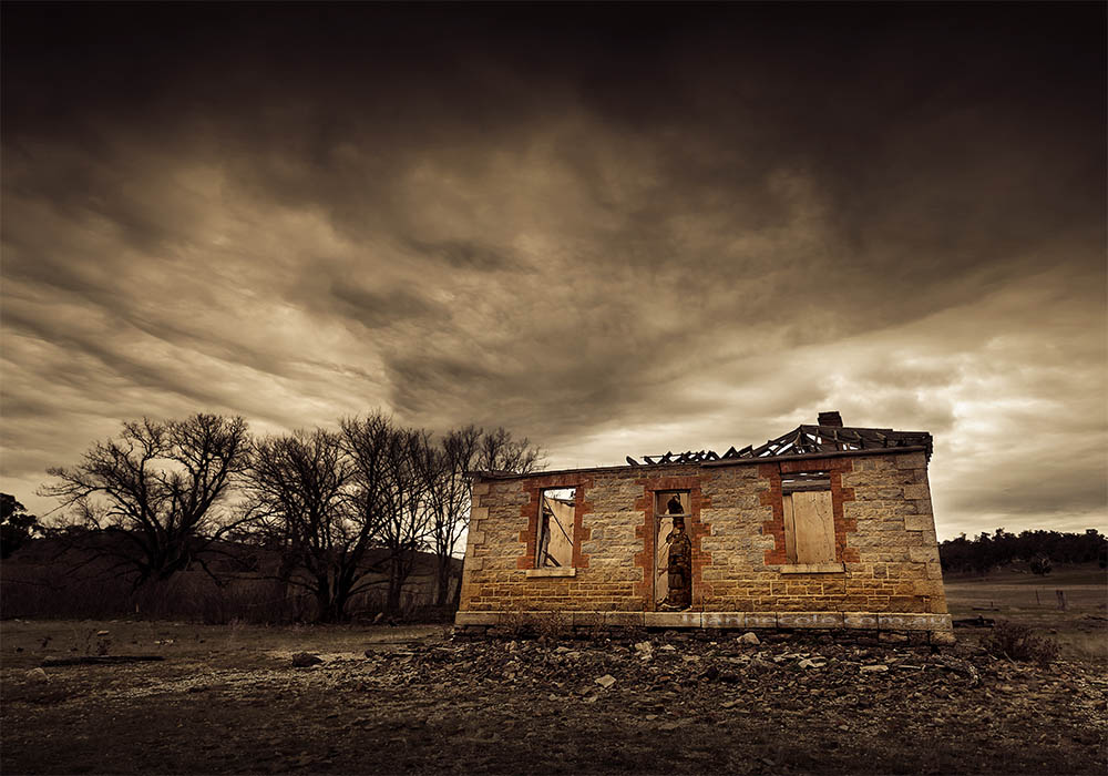 house-abandoned-cairncurran-reservoir-newstead