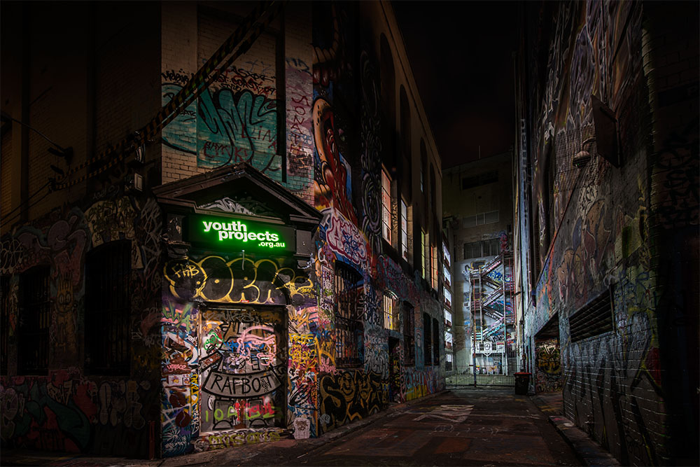 hosier-lane-melbourne-graffiti-night