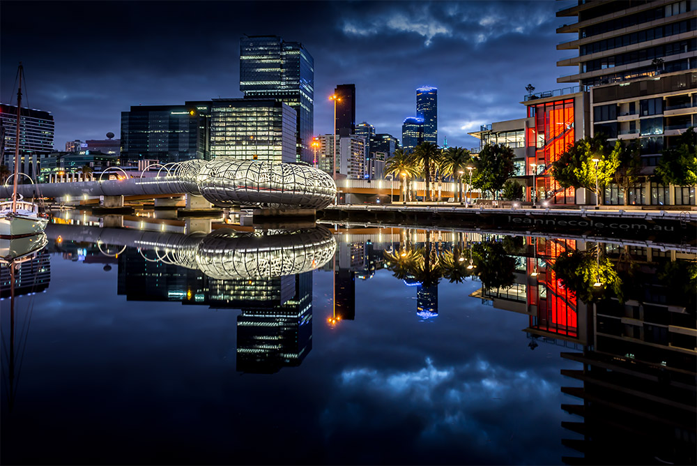 docklands-bluehour-reflections-water-melbourne
