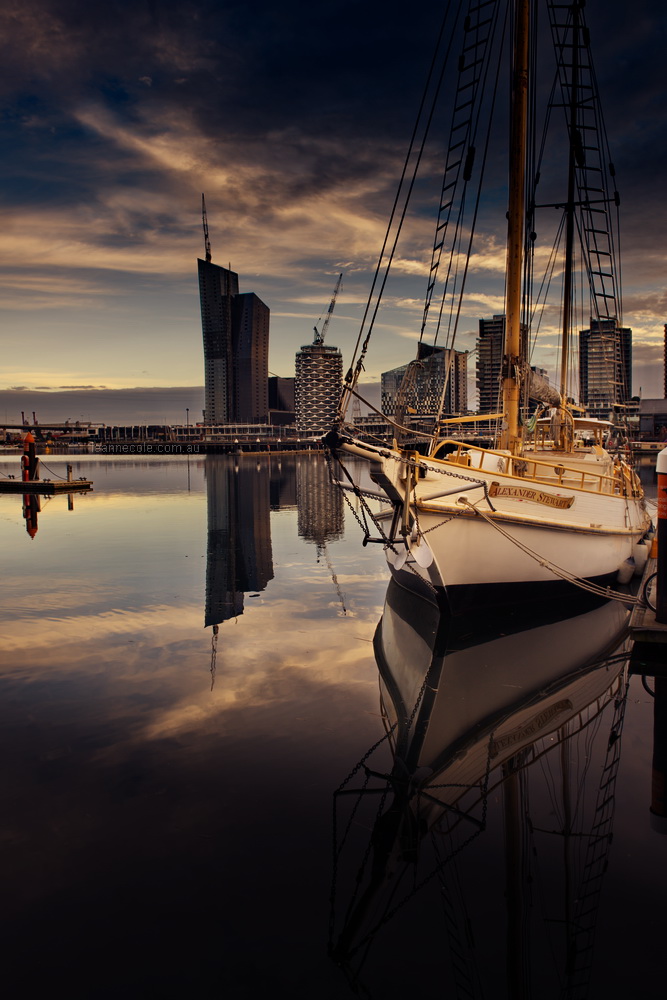 docklands-boat-morning-reflections-melbourne