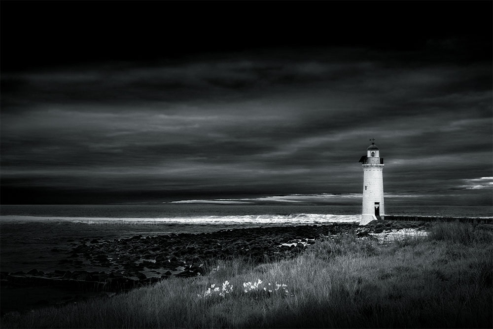 monochrome-portfairy-lighthouse-seascape-morning