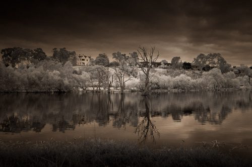 banyule-flats-infrared-morning-