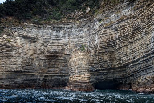 tasmanisland-cruise-pennicott-tasmania-cliffs-9459
