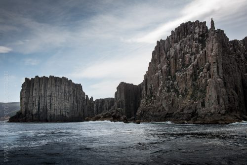 tasmanisland-cruise-pennicott-tasmania-cliffs-9504