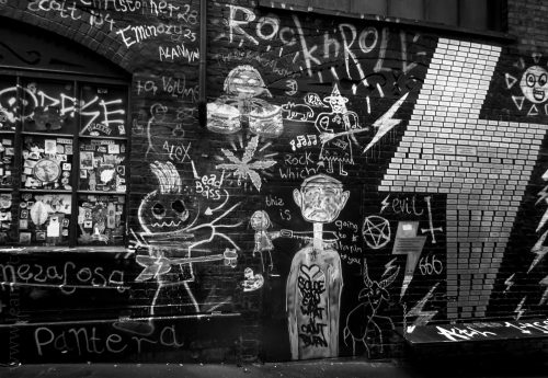 acdc-lane-graffit-monochrome-infrared-25095