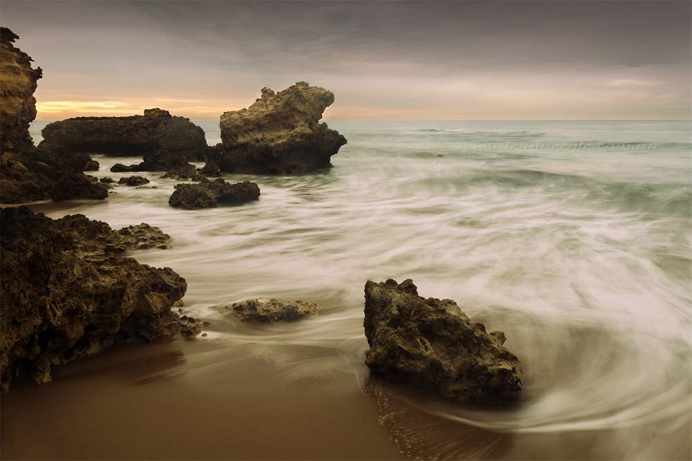 beach-rocks-sunrise-janjuc