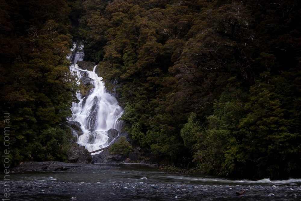 road-wanaka-lakes-waterfalls-newzealand-9584