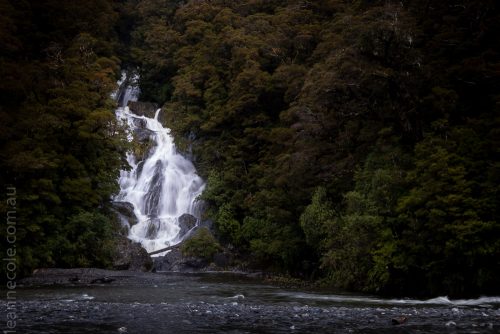road-wanaka-lakes-waterfalls-newzealand-9584