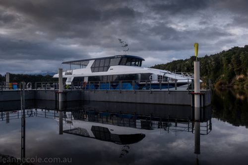 doubtfulsound-weather-waterfalls-newzealand-boat-0478