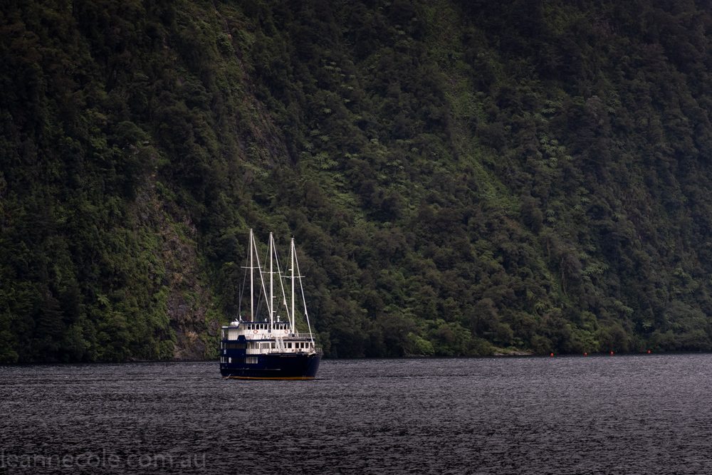 doubtfulsound-weather-waterfalls-newzealand-boat-0583