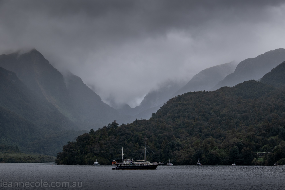doubtfulsound-weather-waterfalls-newzealand-boat-0585