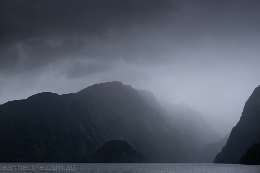doubtfulsound-weather-waterfalls-newzealand-boat-0605