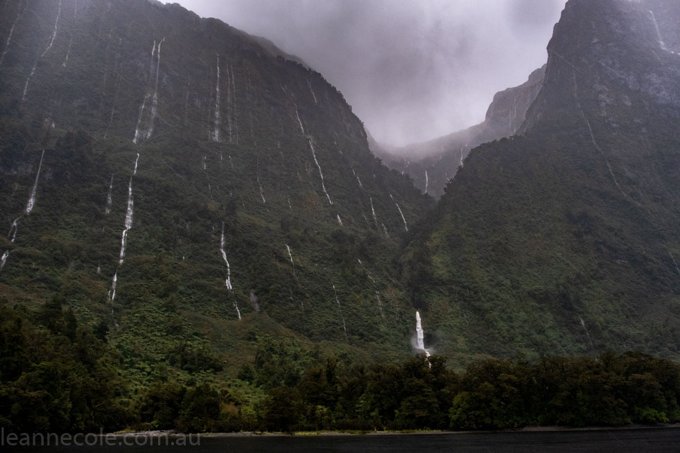 doubtfulsound-weather-waterfalls-newzealand-boat-0860