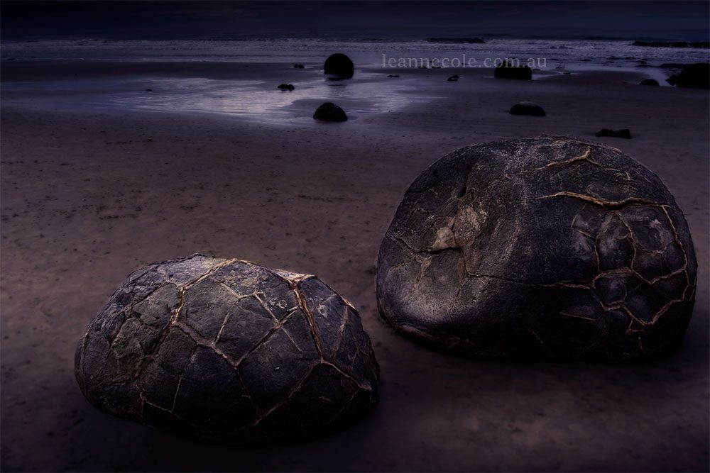 moeraki-boulders-beach-rocks-newzealand
