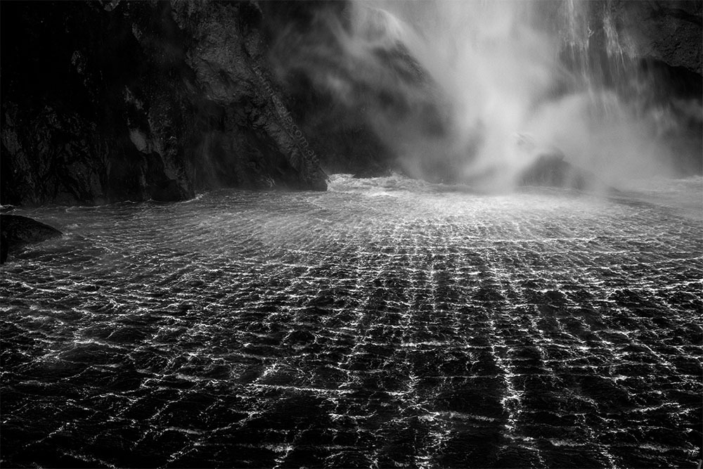 waterfall-milford-sound-cruise-newzealand-0384